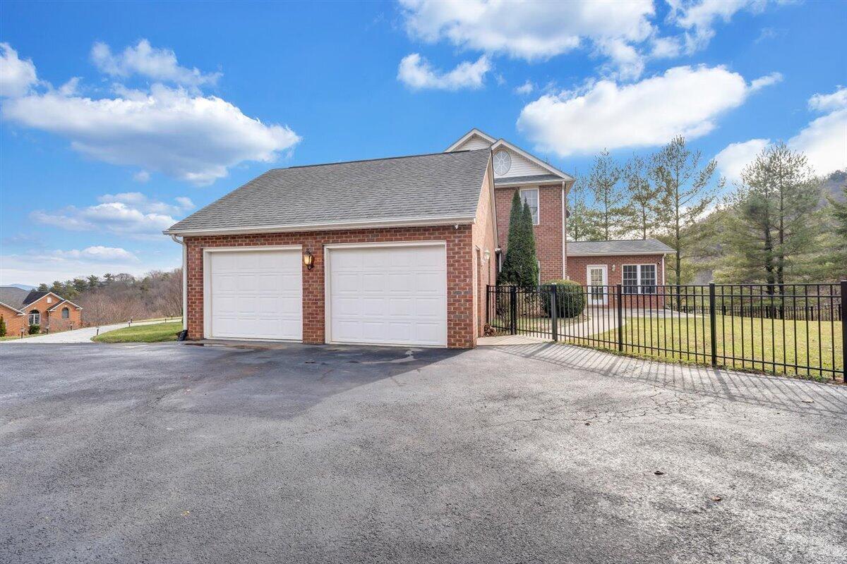 5664 Longridge DR