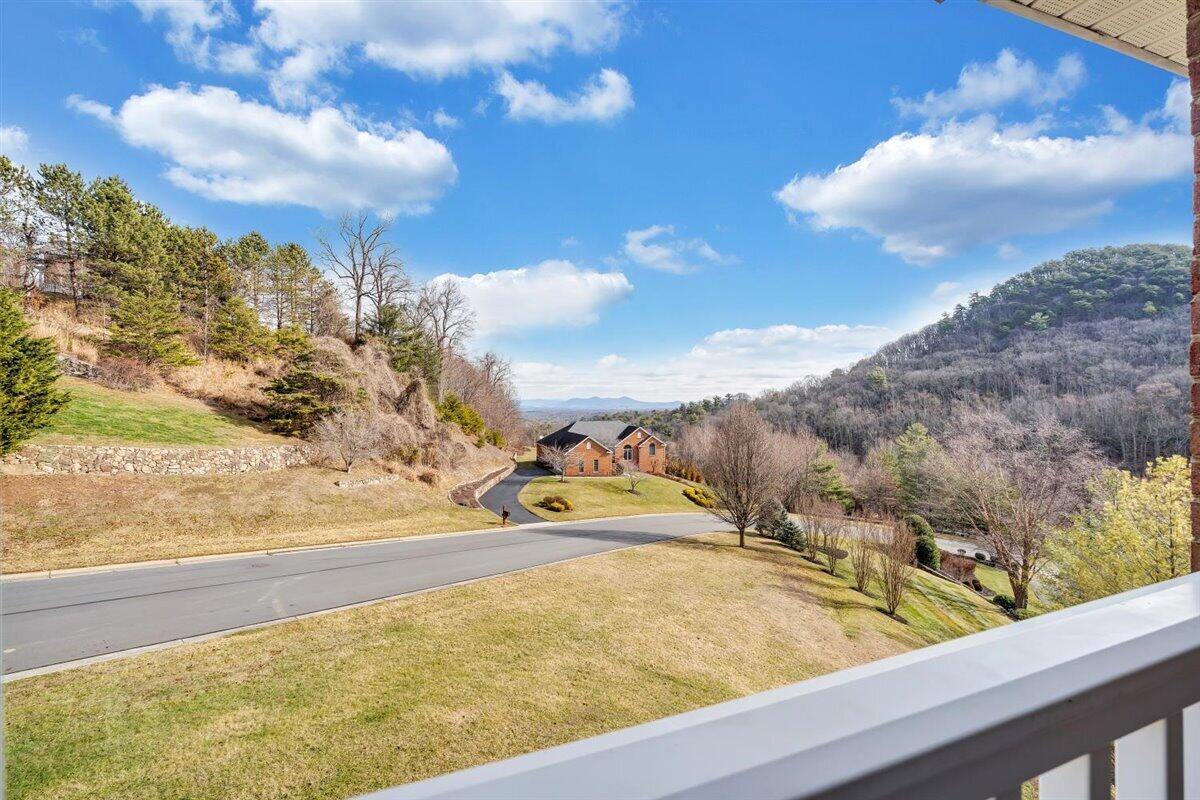 5664 Longridge DR