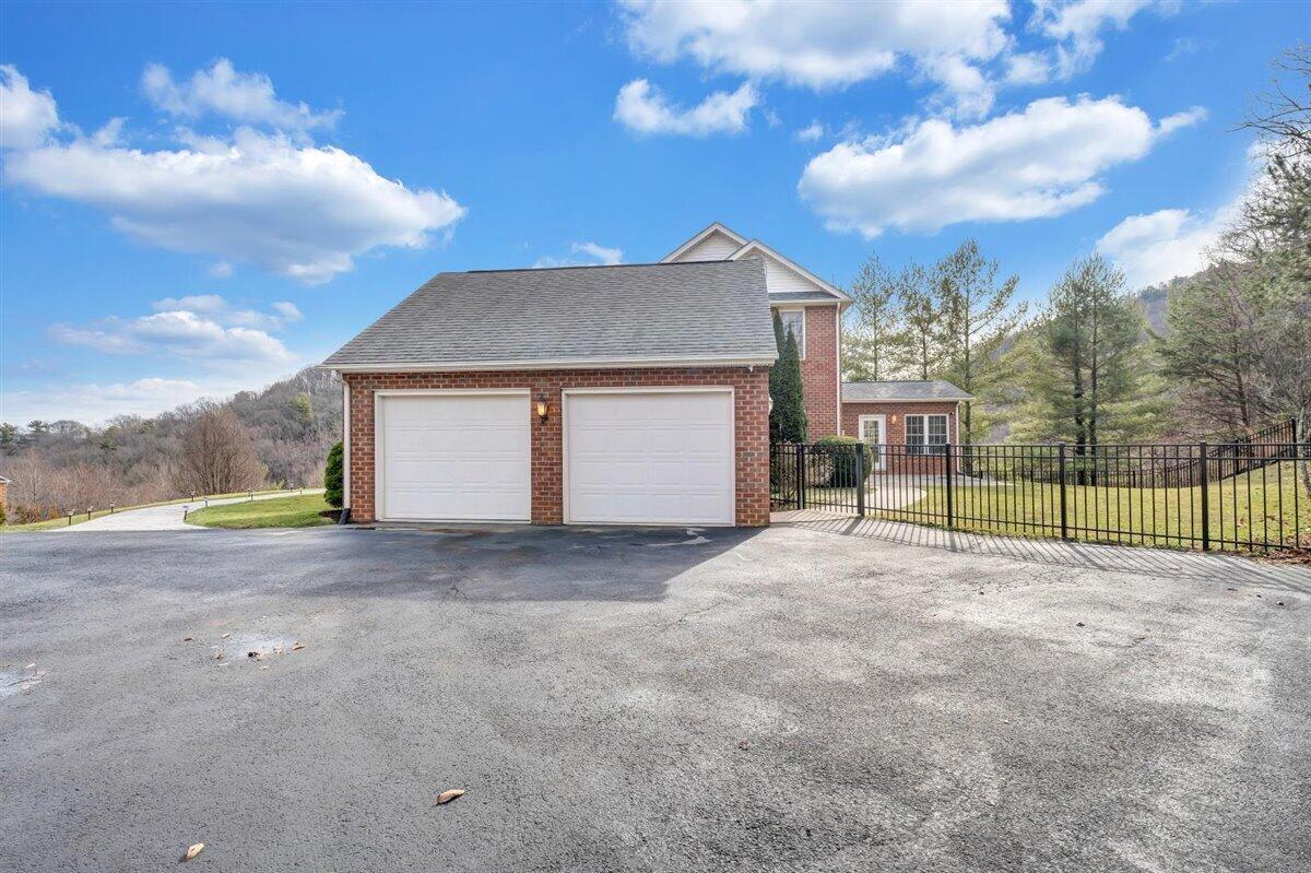 5664 Longridge DR