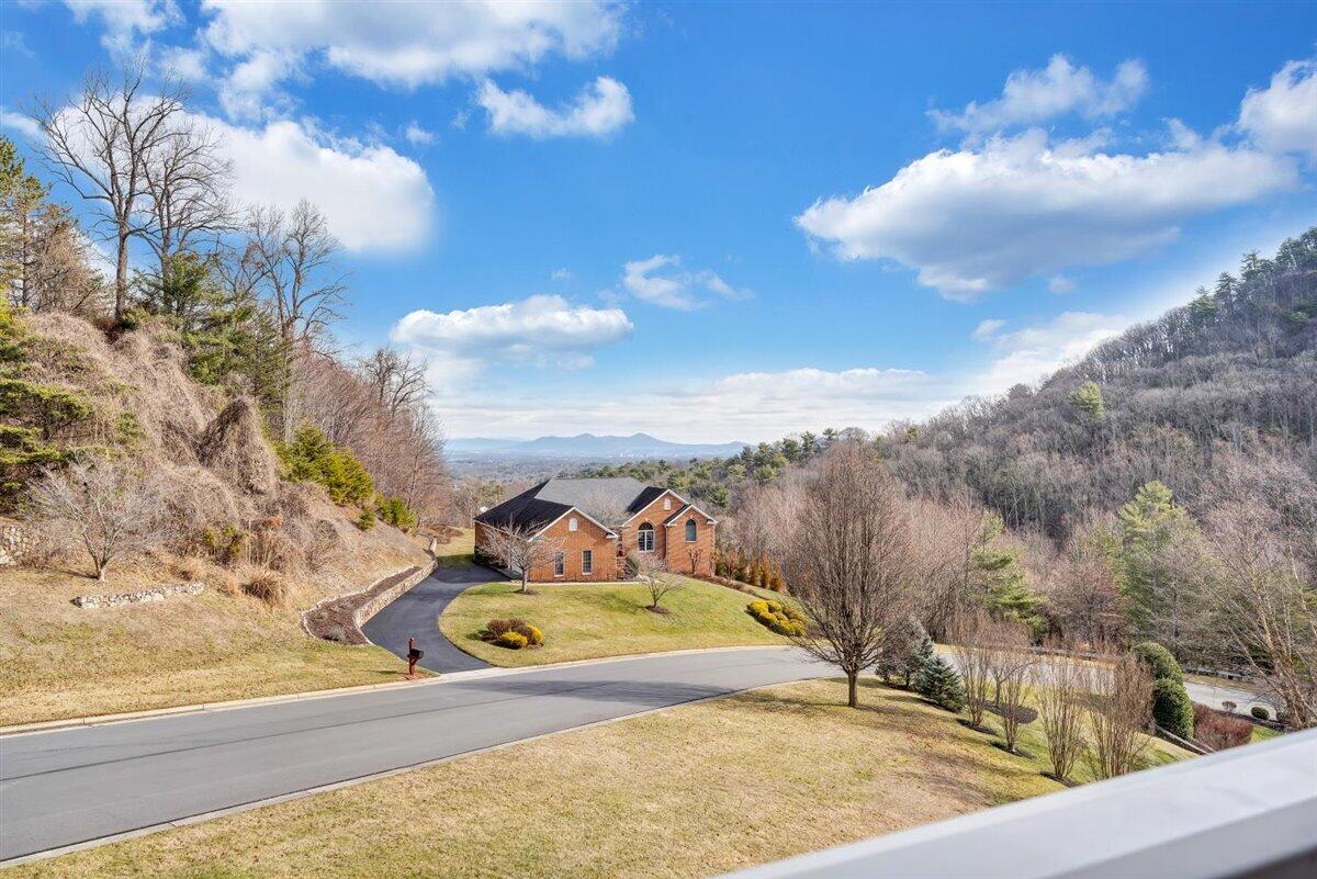 5664 Longridge DR