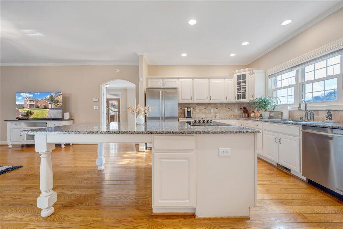 5664 Longridge DR