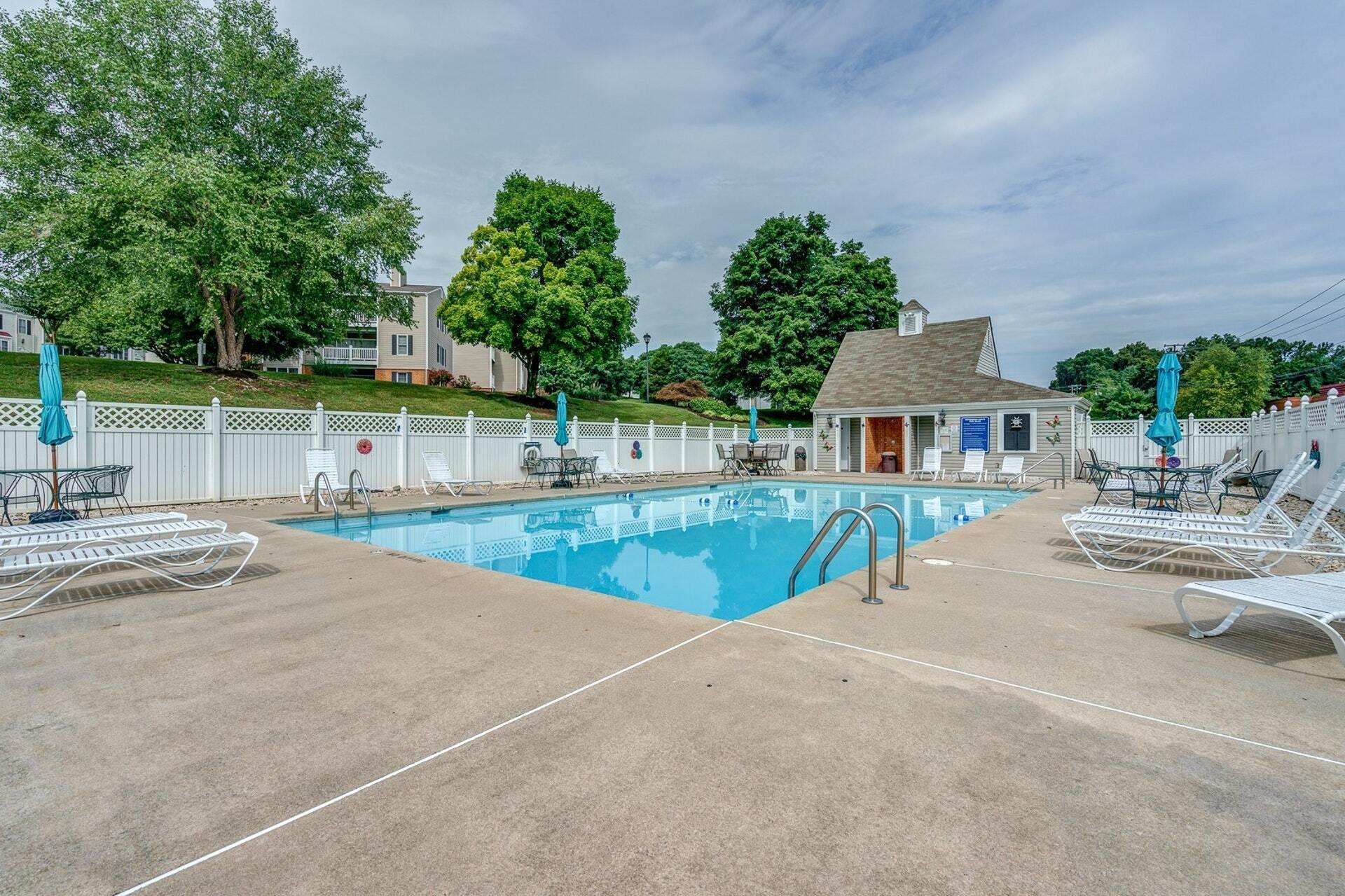 3113 Winterberry Square