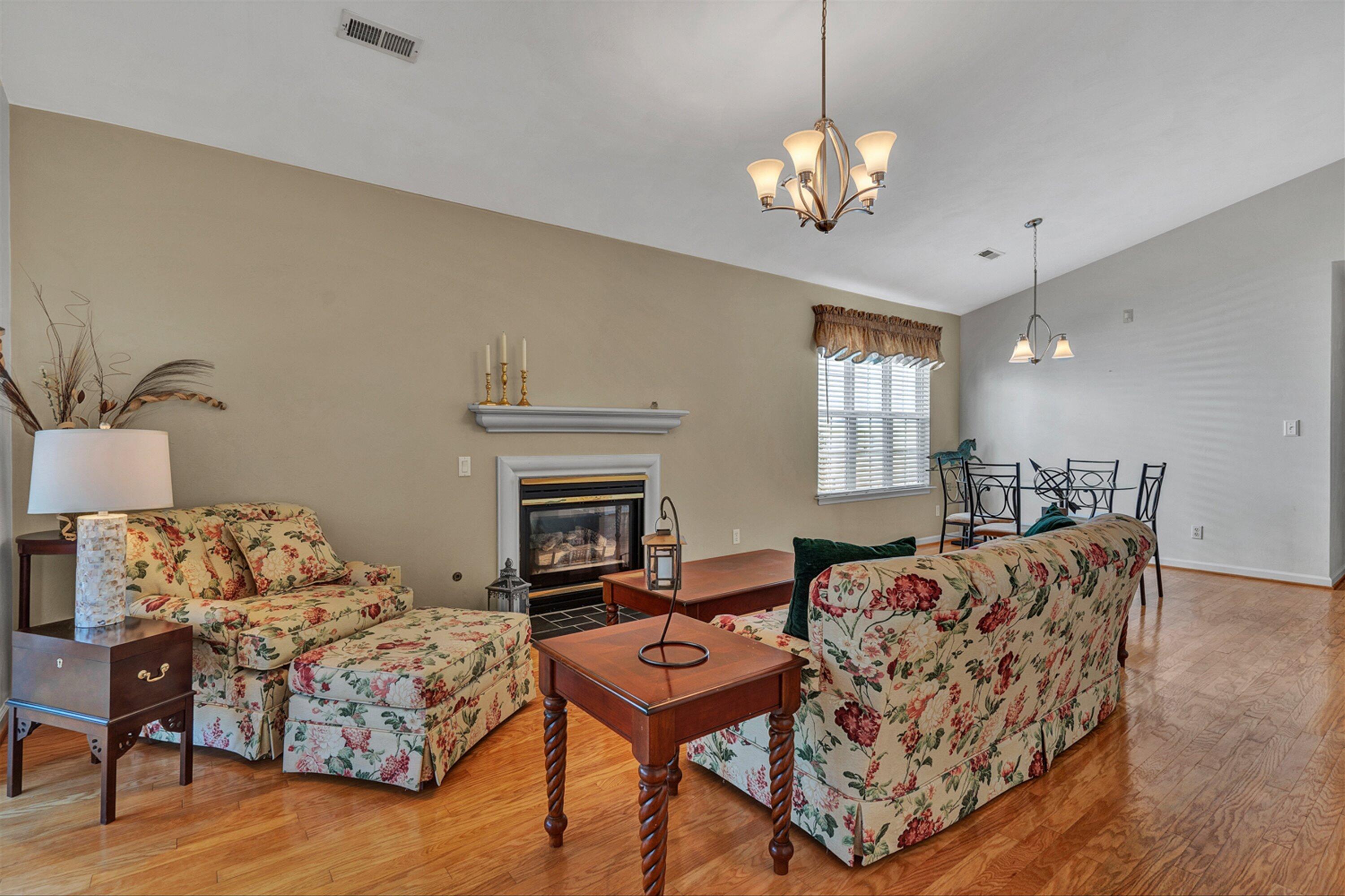 3113 Winterberry Square