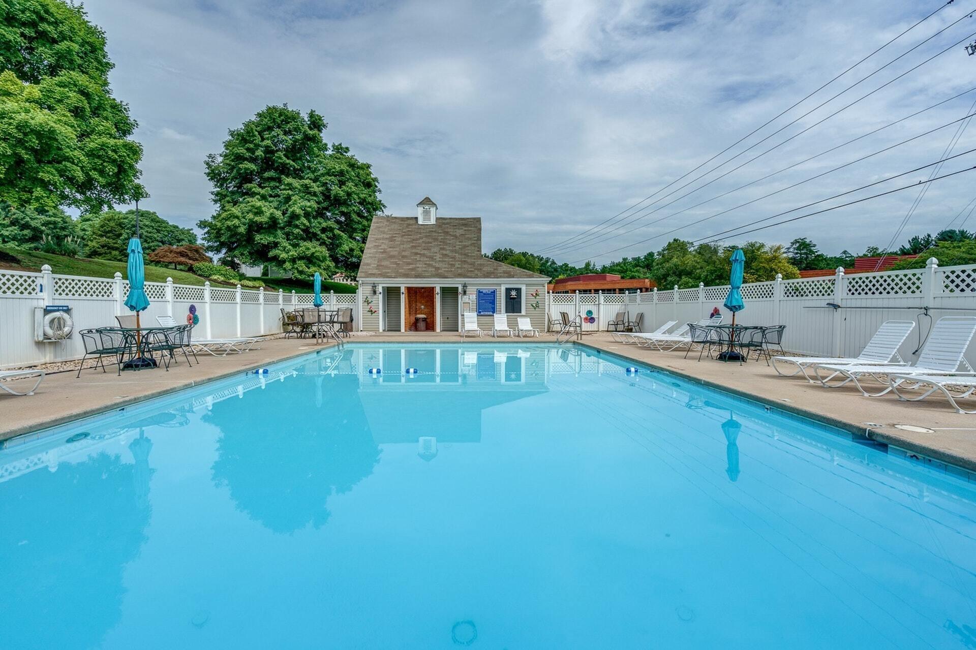 3113 Winterberry Square