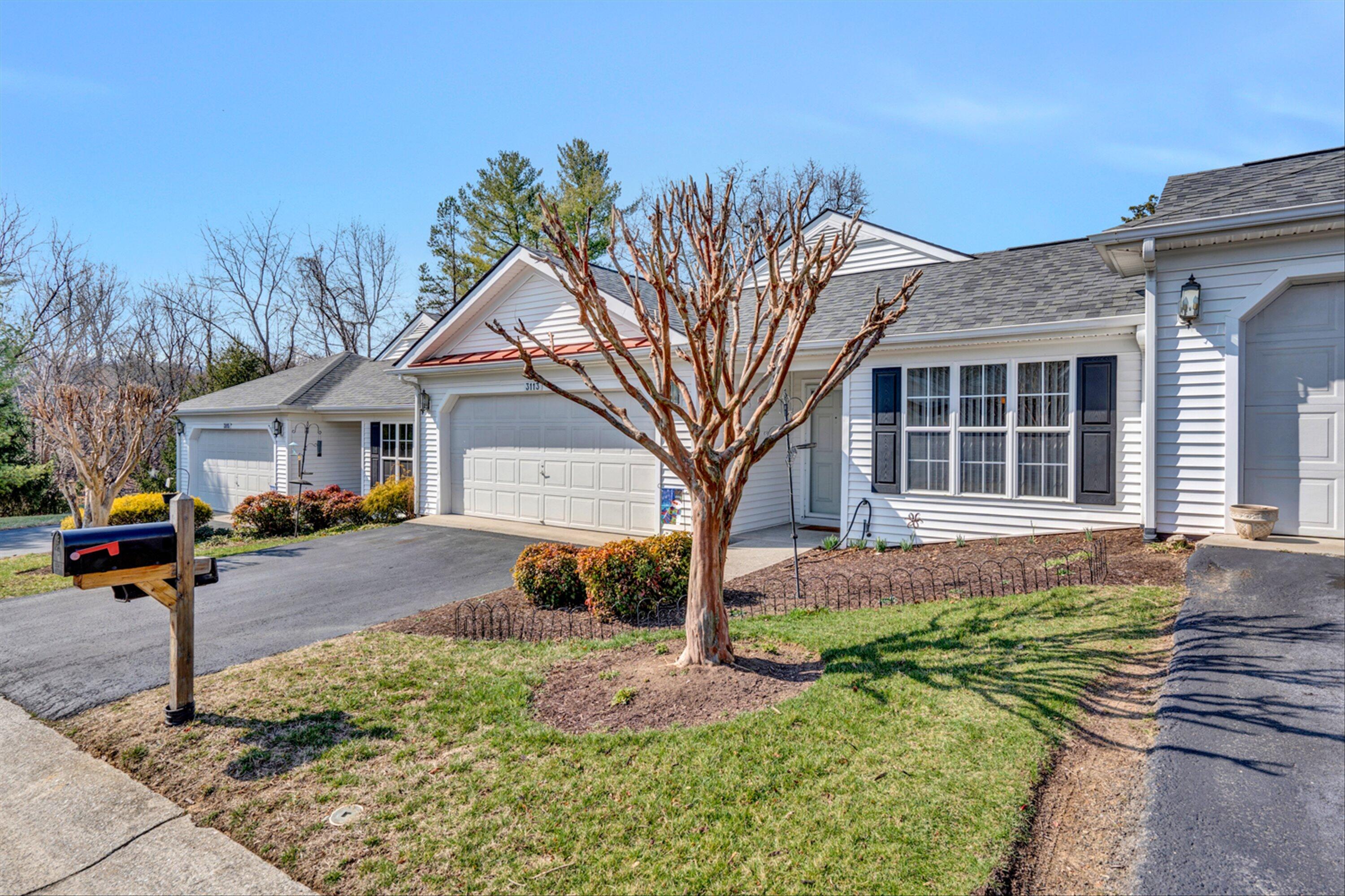 3113 Winterberry Square