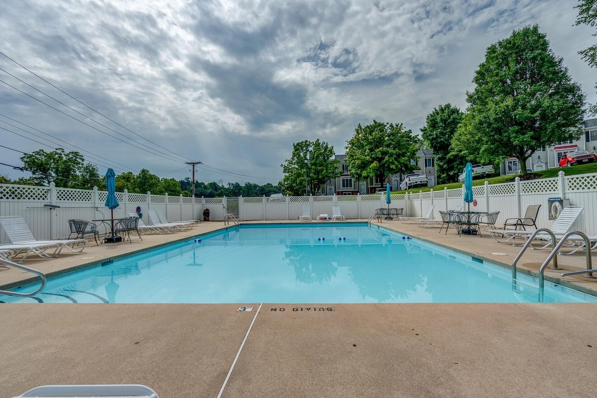 3113 Winterberry Square