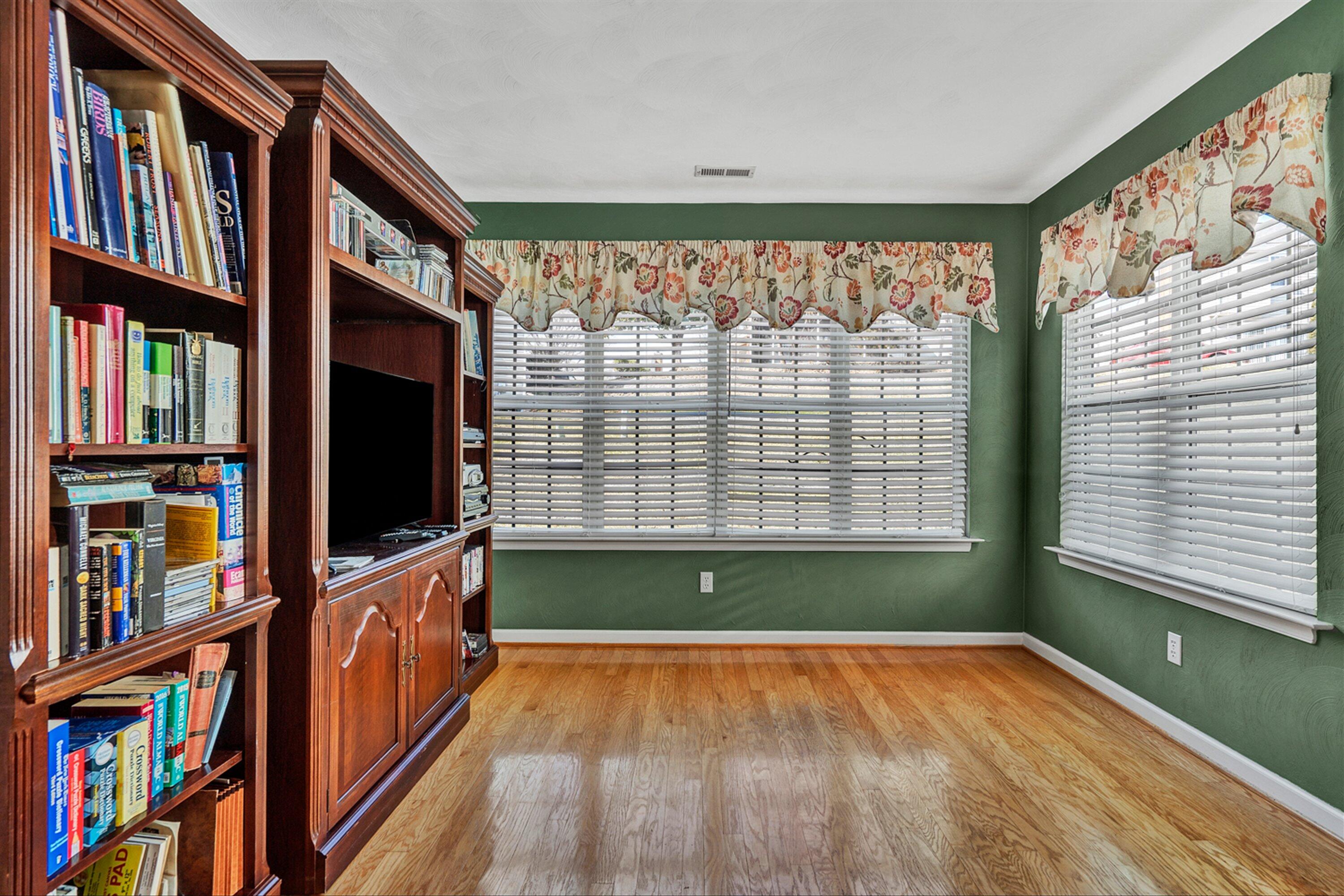 3113 Winterberry Square