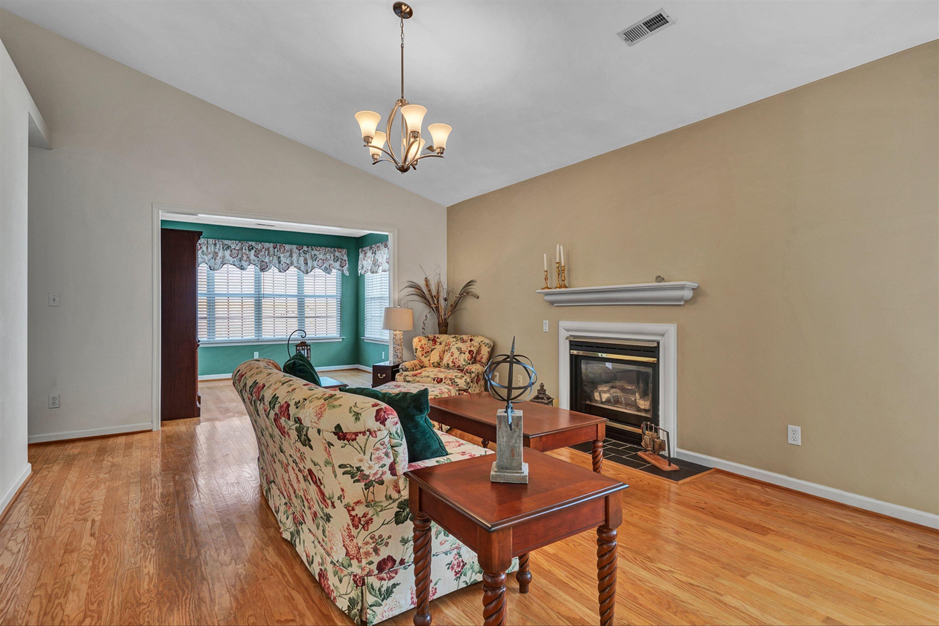 3113 Winterberry Square