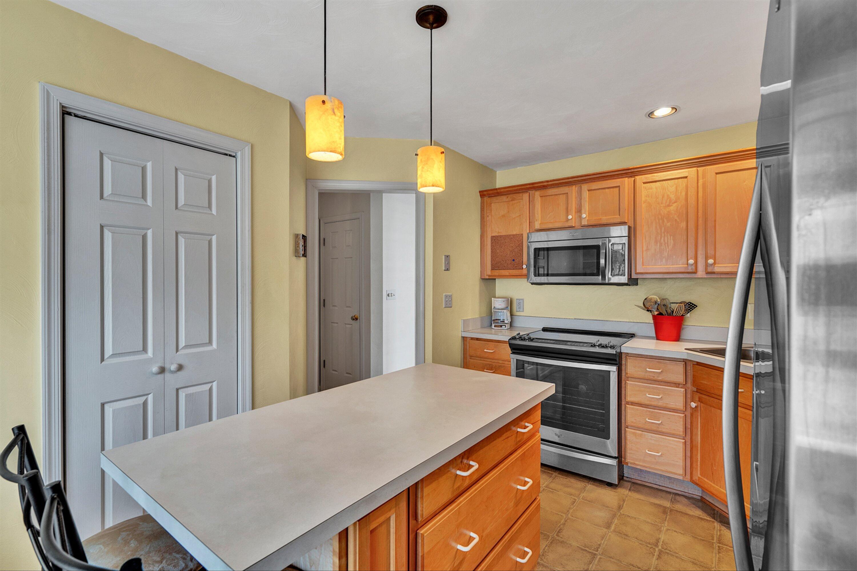 3113 Winterberry Square