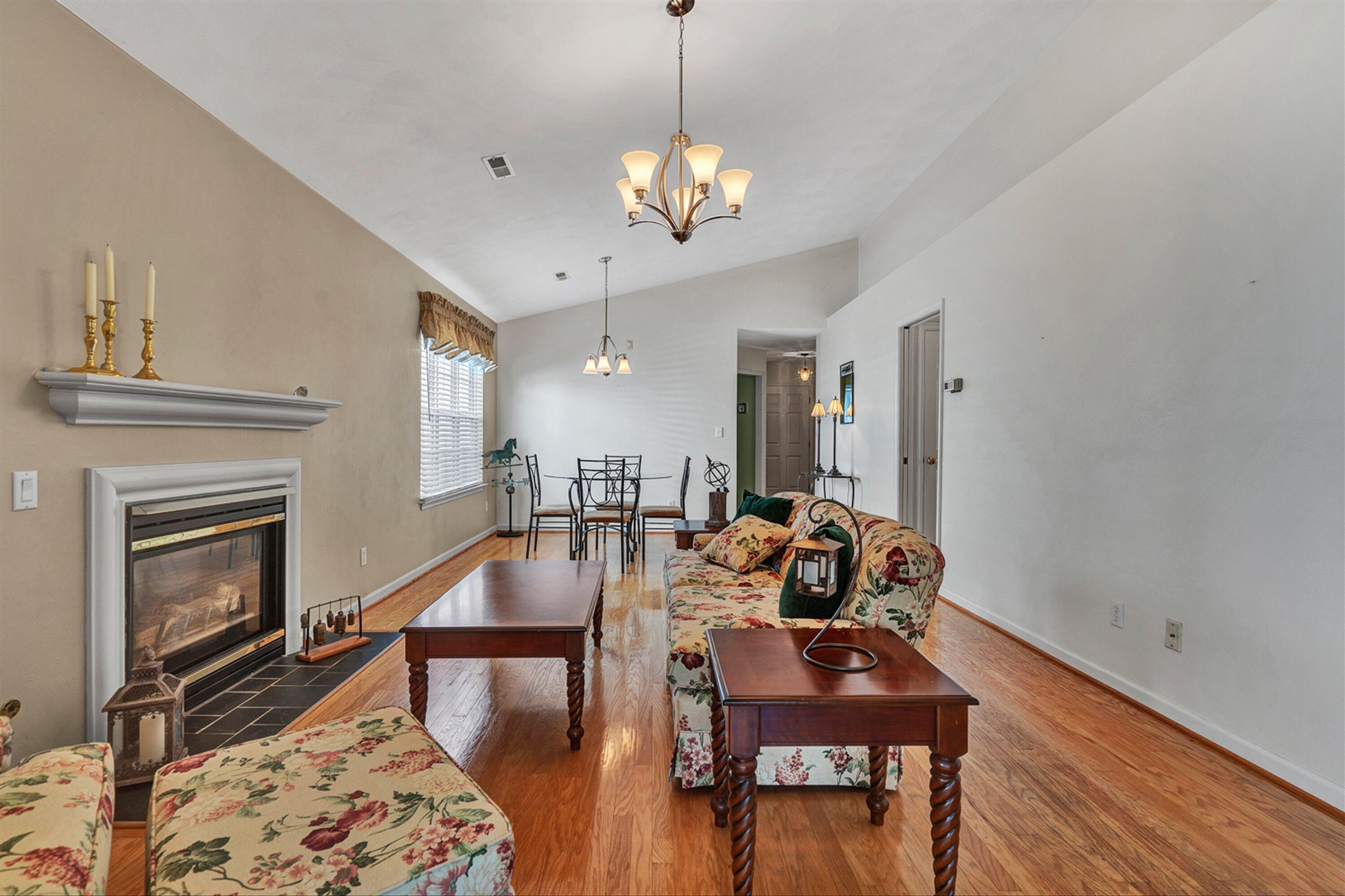 3113 Winterberry Square