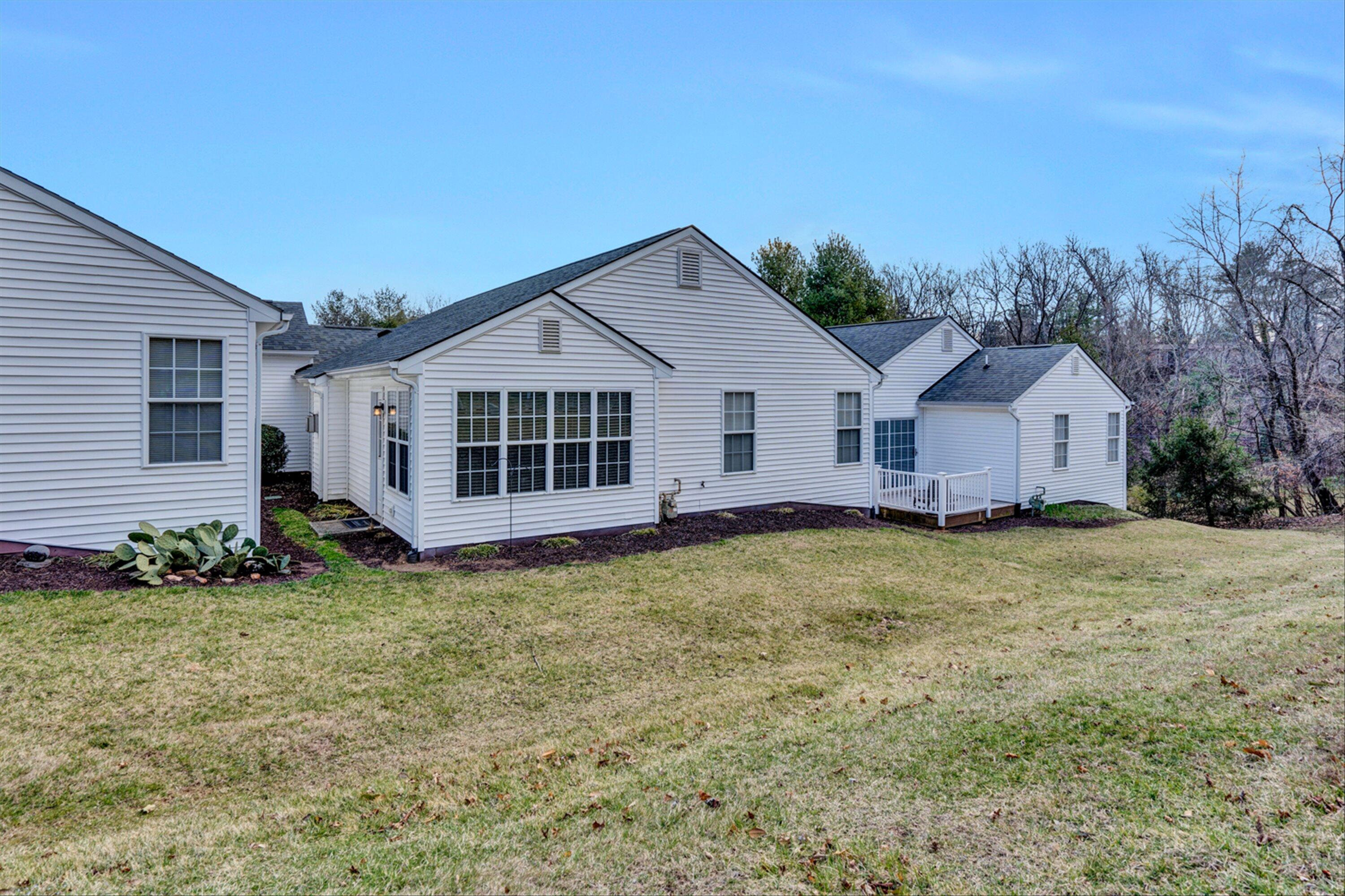 3113 Winterberry Square