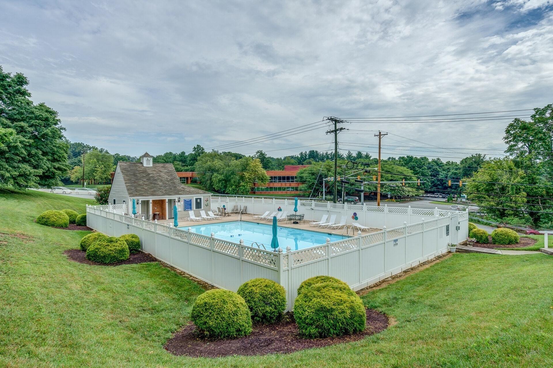 3113 Winterberry Square