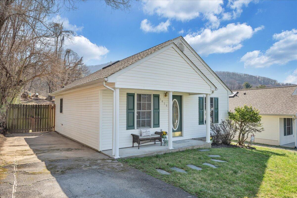 1415 Eanes RD SE