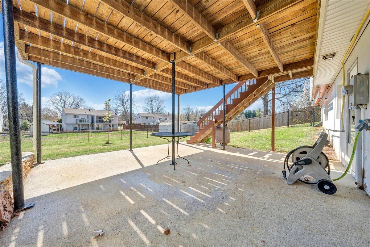 3923 St James CIR SW