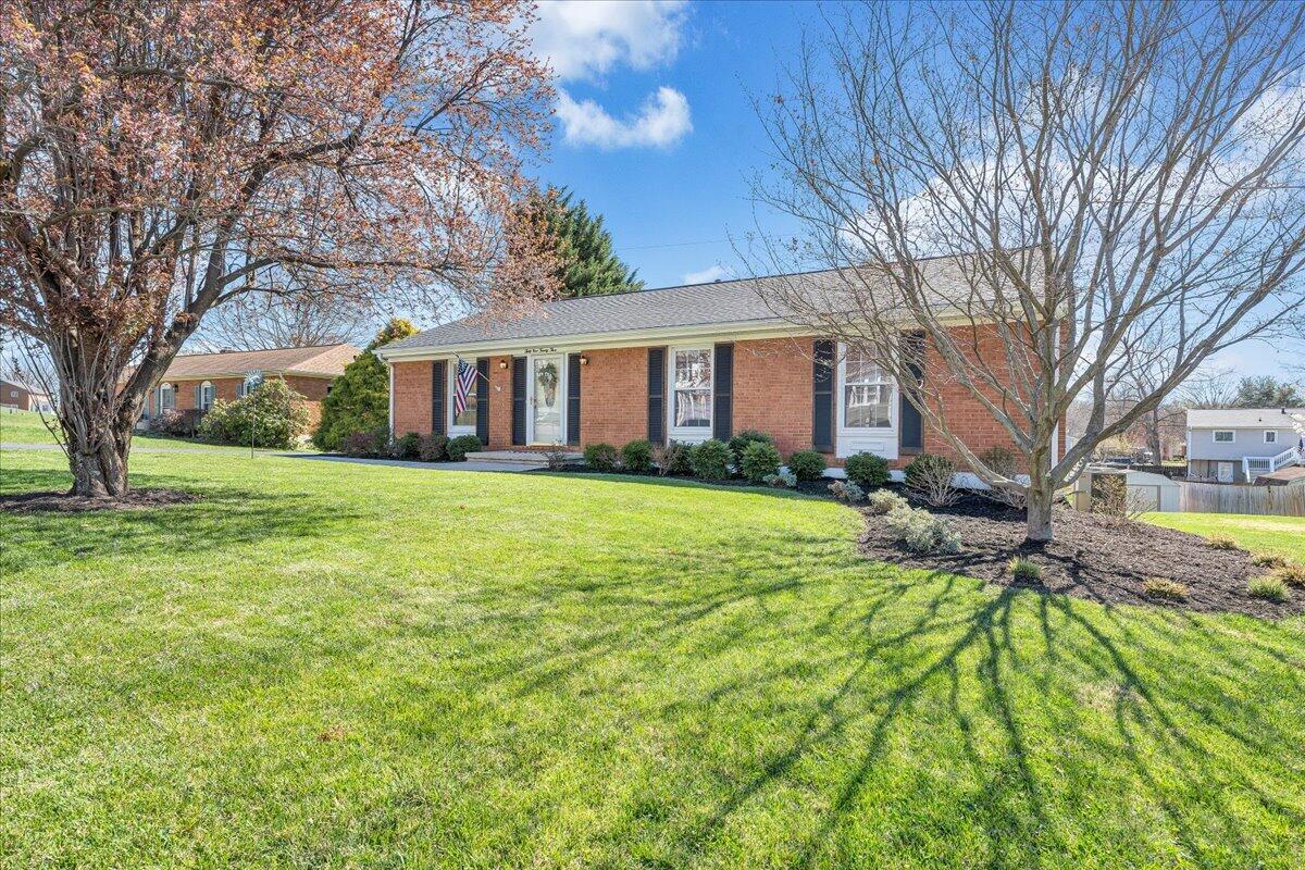 3923 St James CIR SW