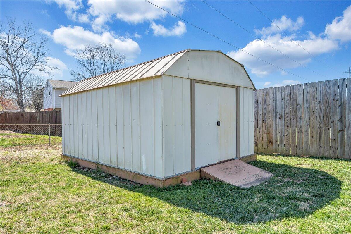 3923 St James CIR SW