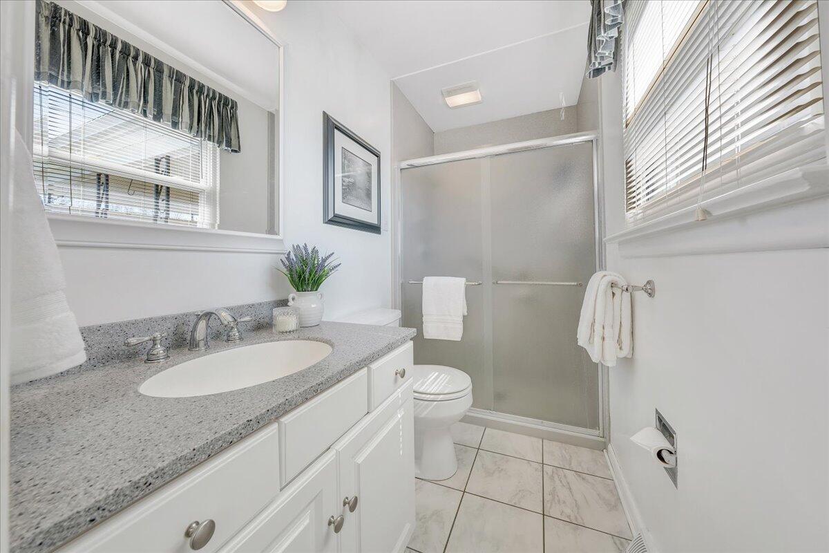 3923 St James CIR SW