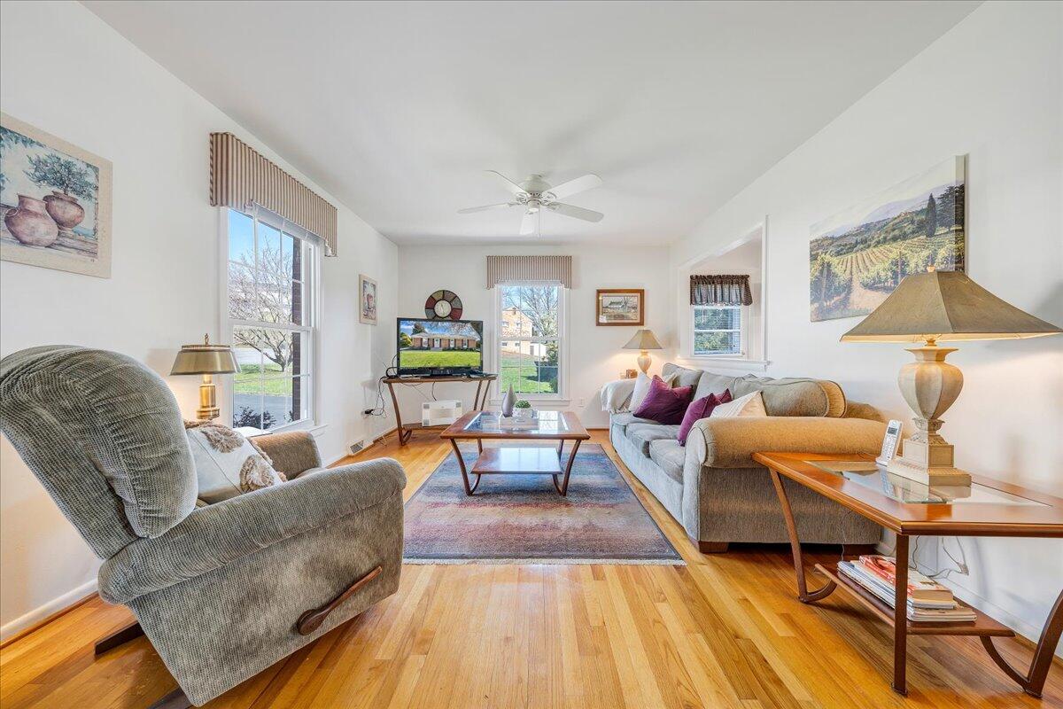 3923 St James CIR SW