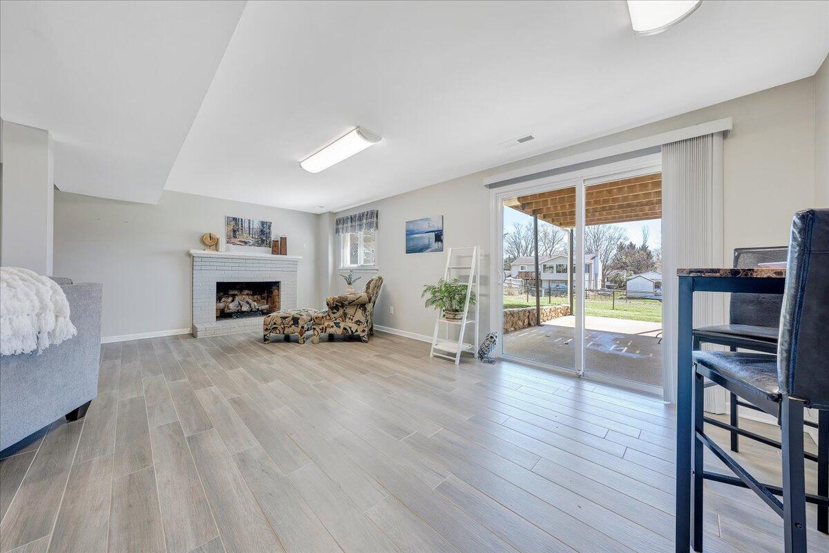 3923 St James CIR SW