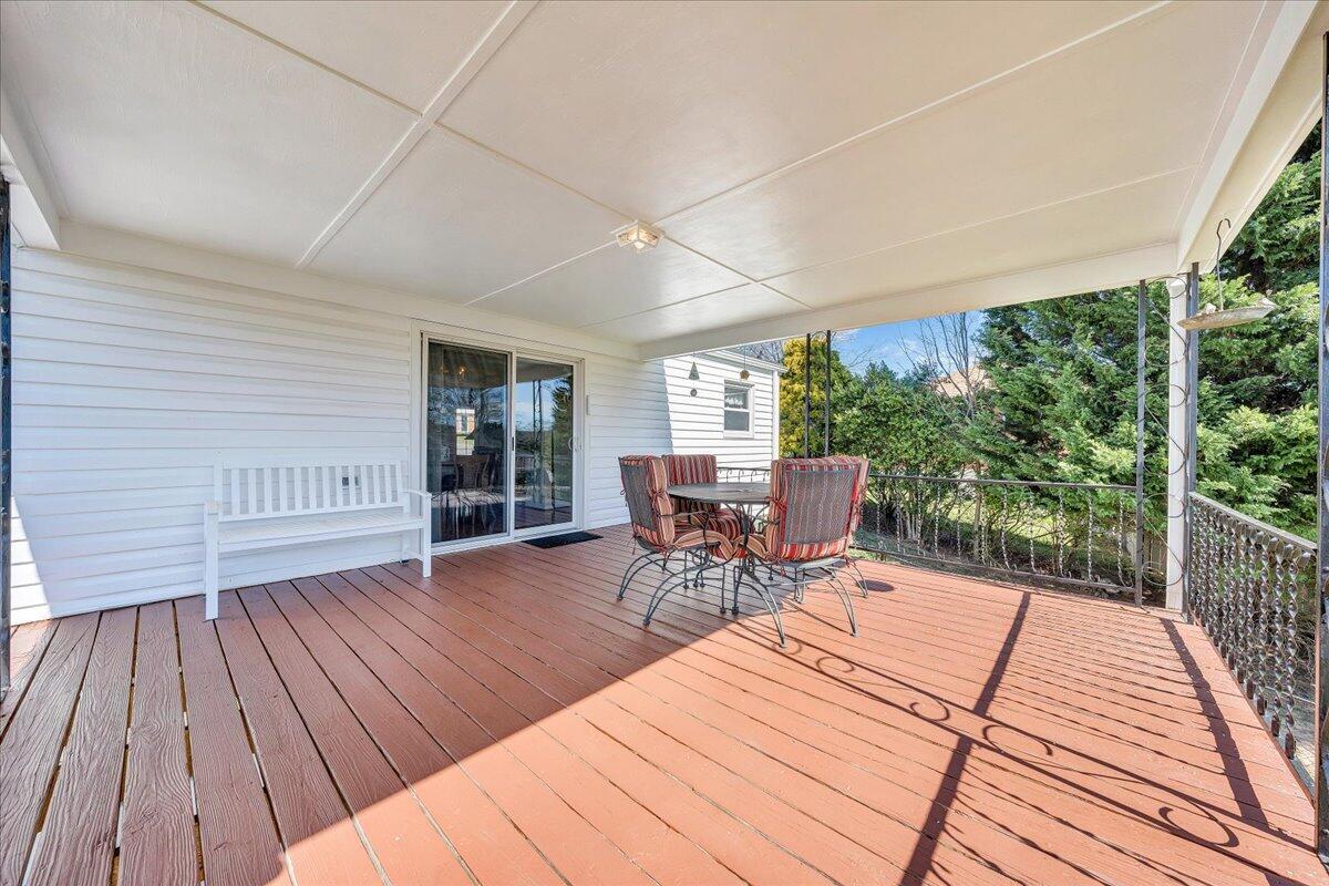 3923 St James CIR SW