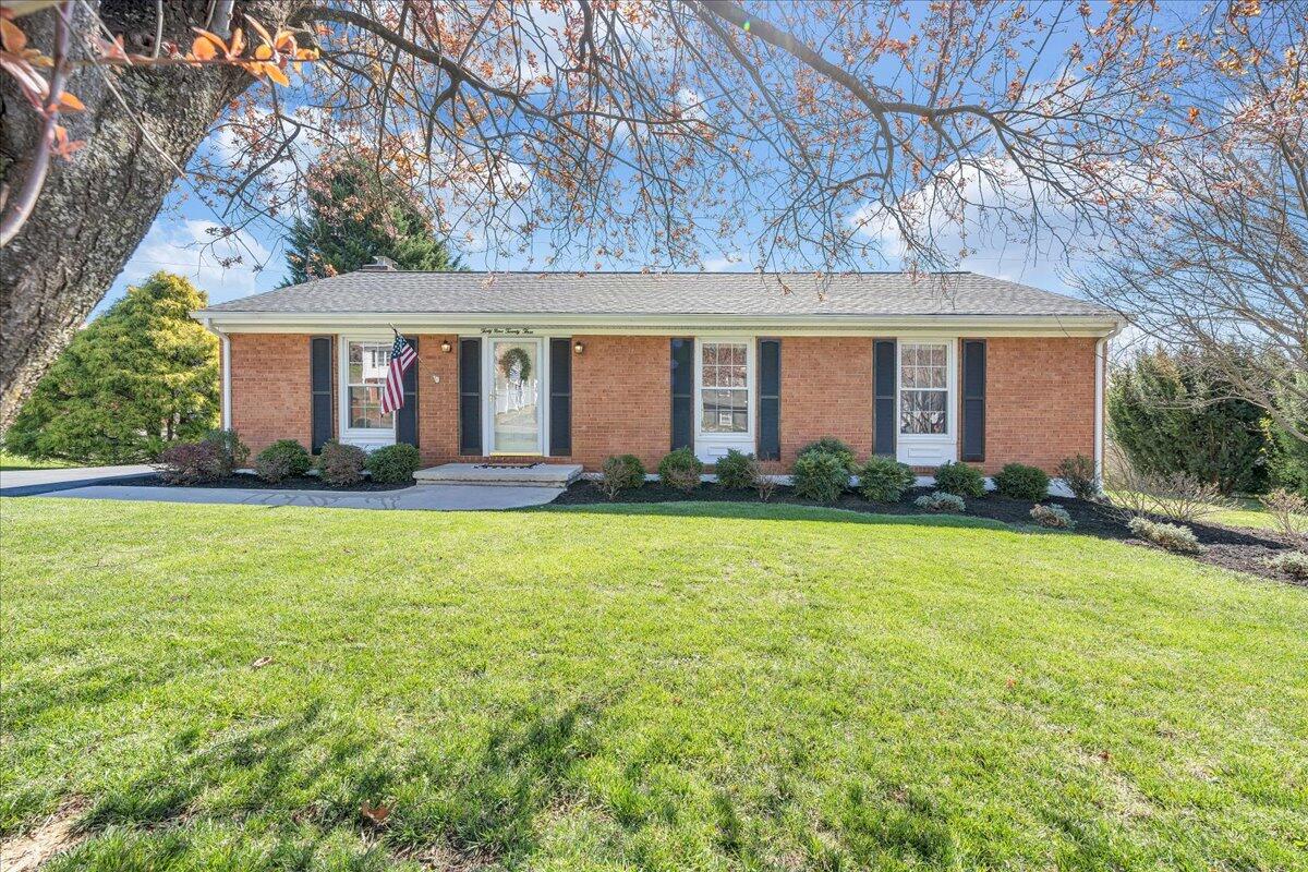 3923 St James CIR SW