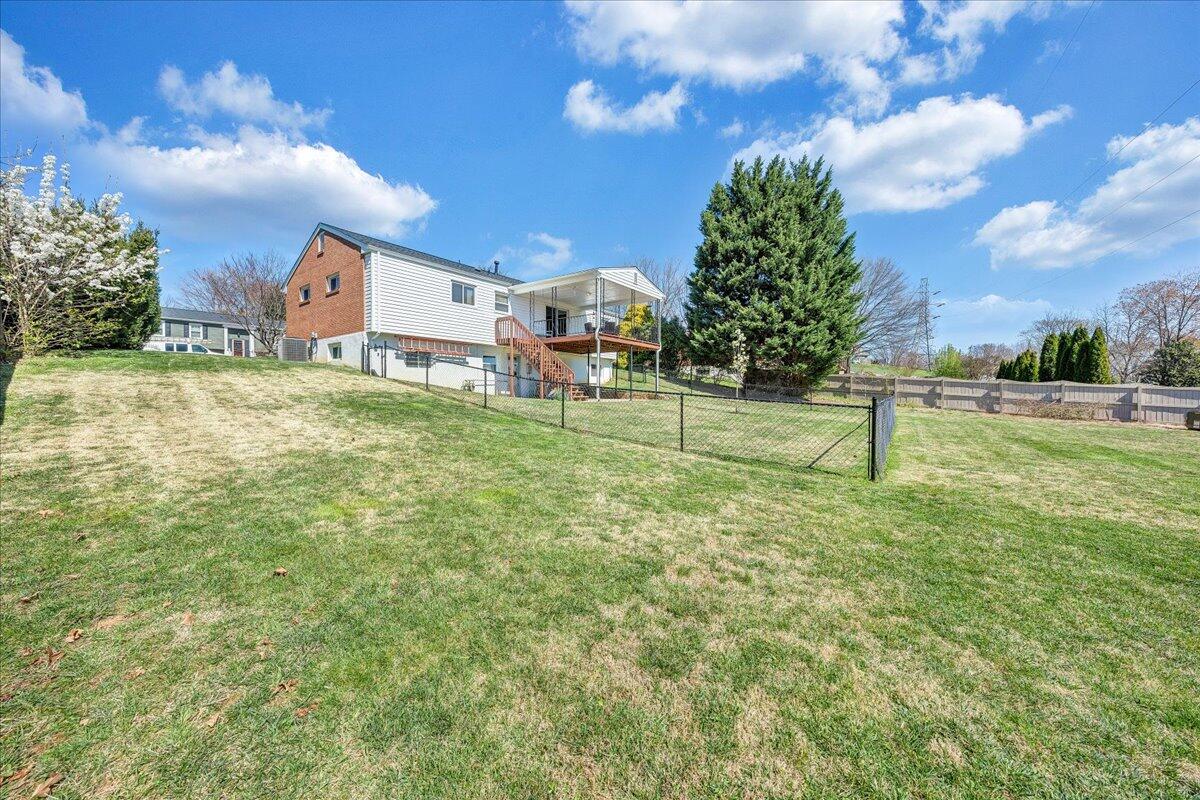 3923 St James CIR SW