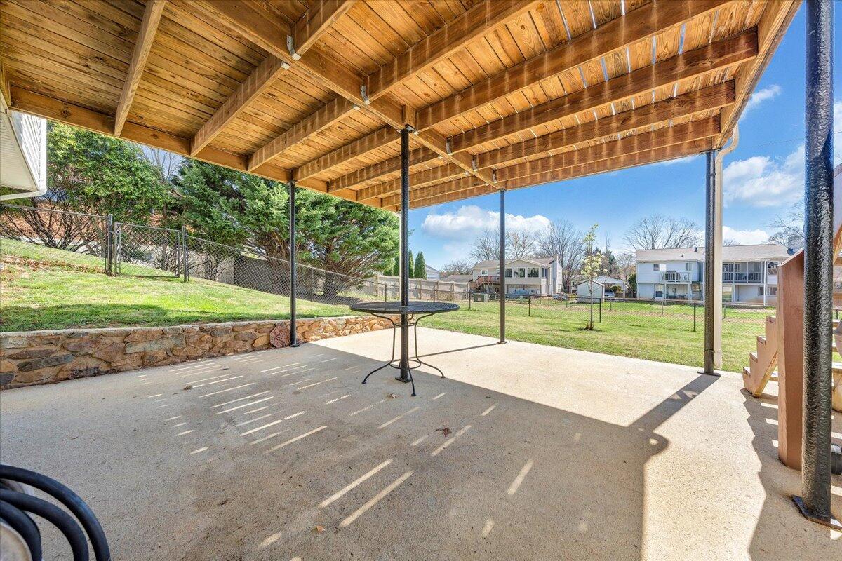 3923 St James CIR SW