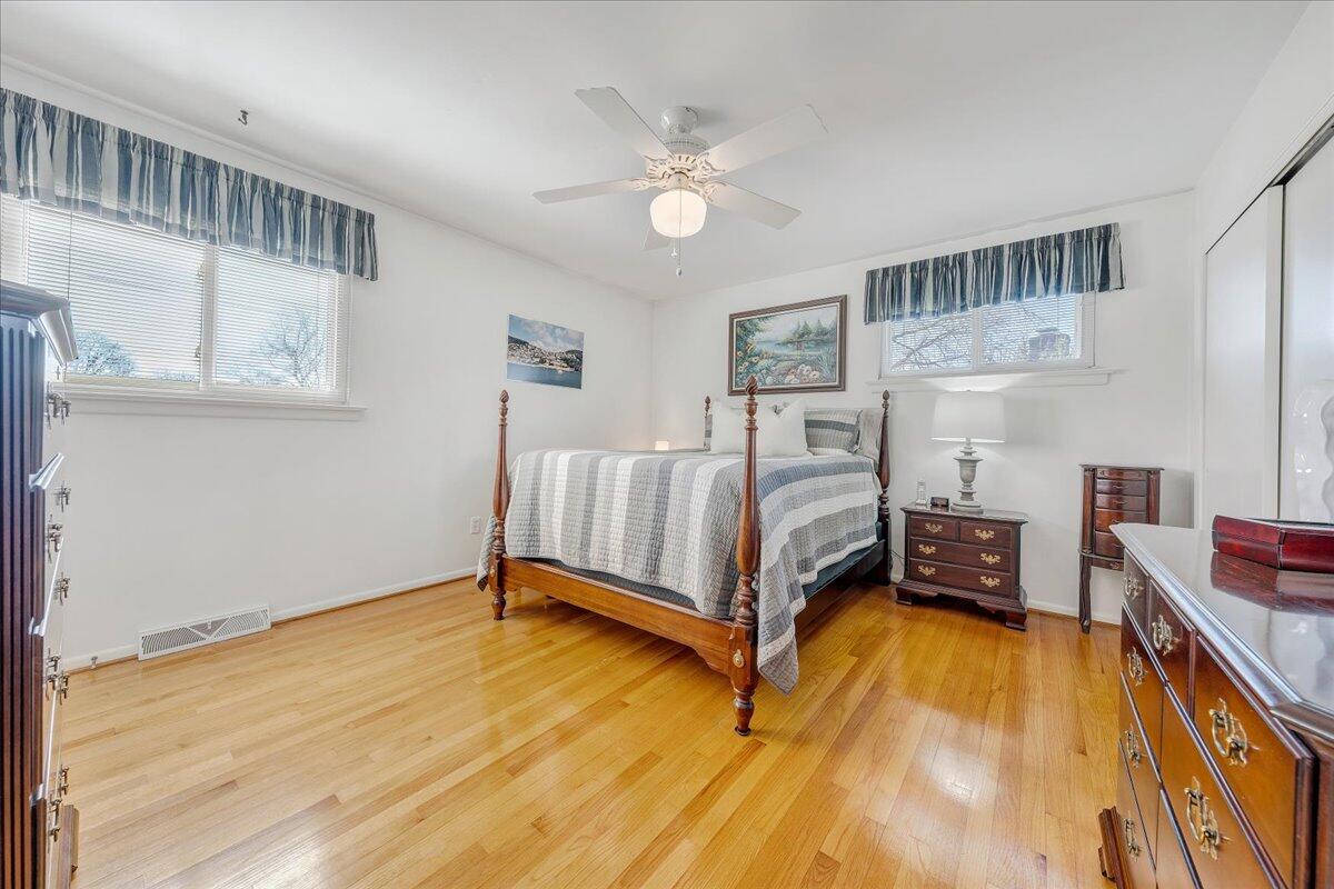 3923 St James CIR SW