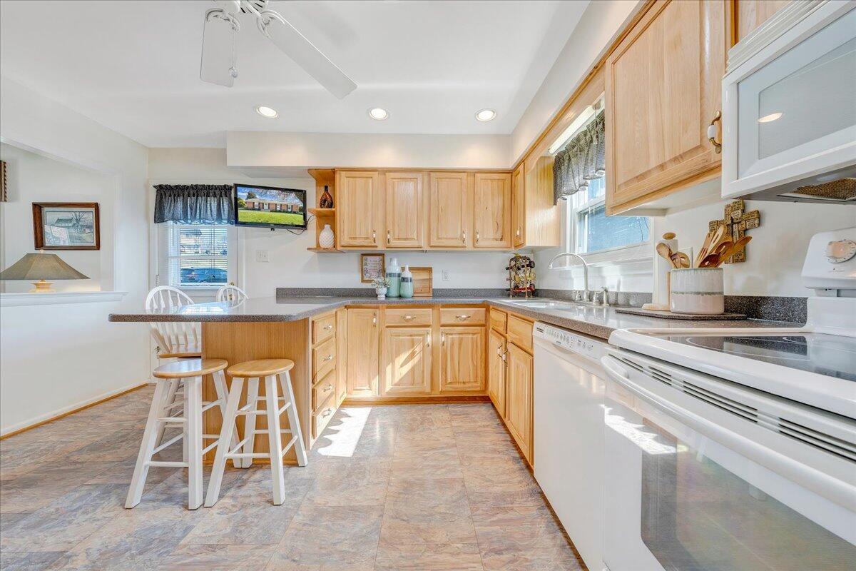 3923 St James CIR SW