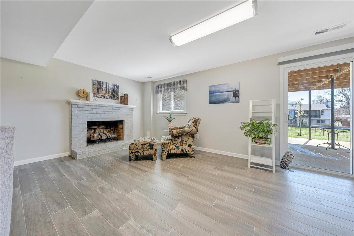 3923 St James CIR SW