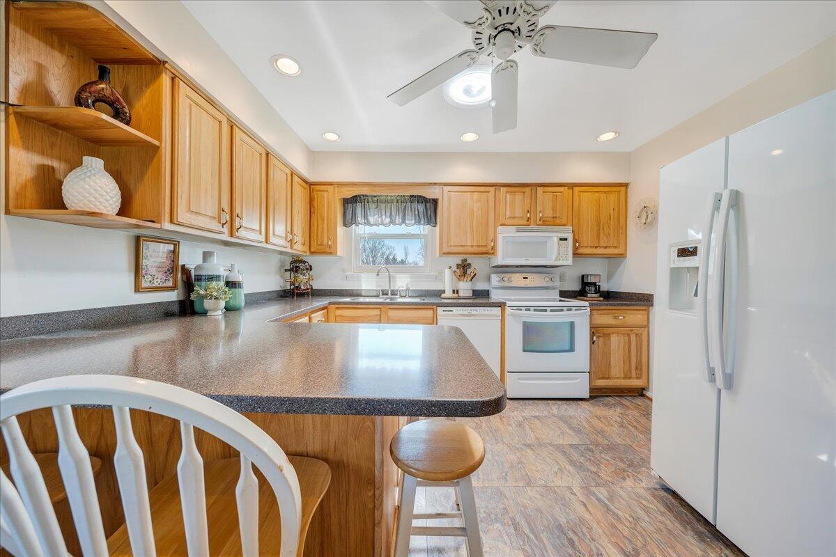 3923 St James CIR SW