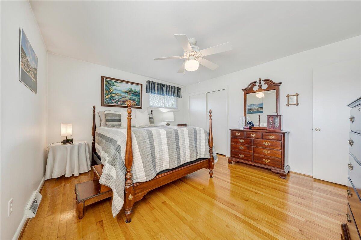 3923 St James CIR SW