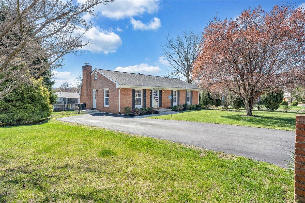 3923 St James CIR SW