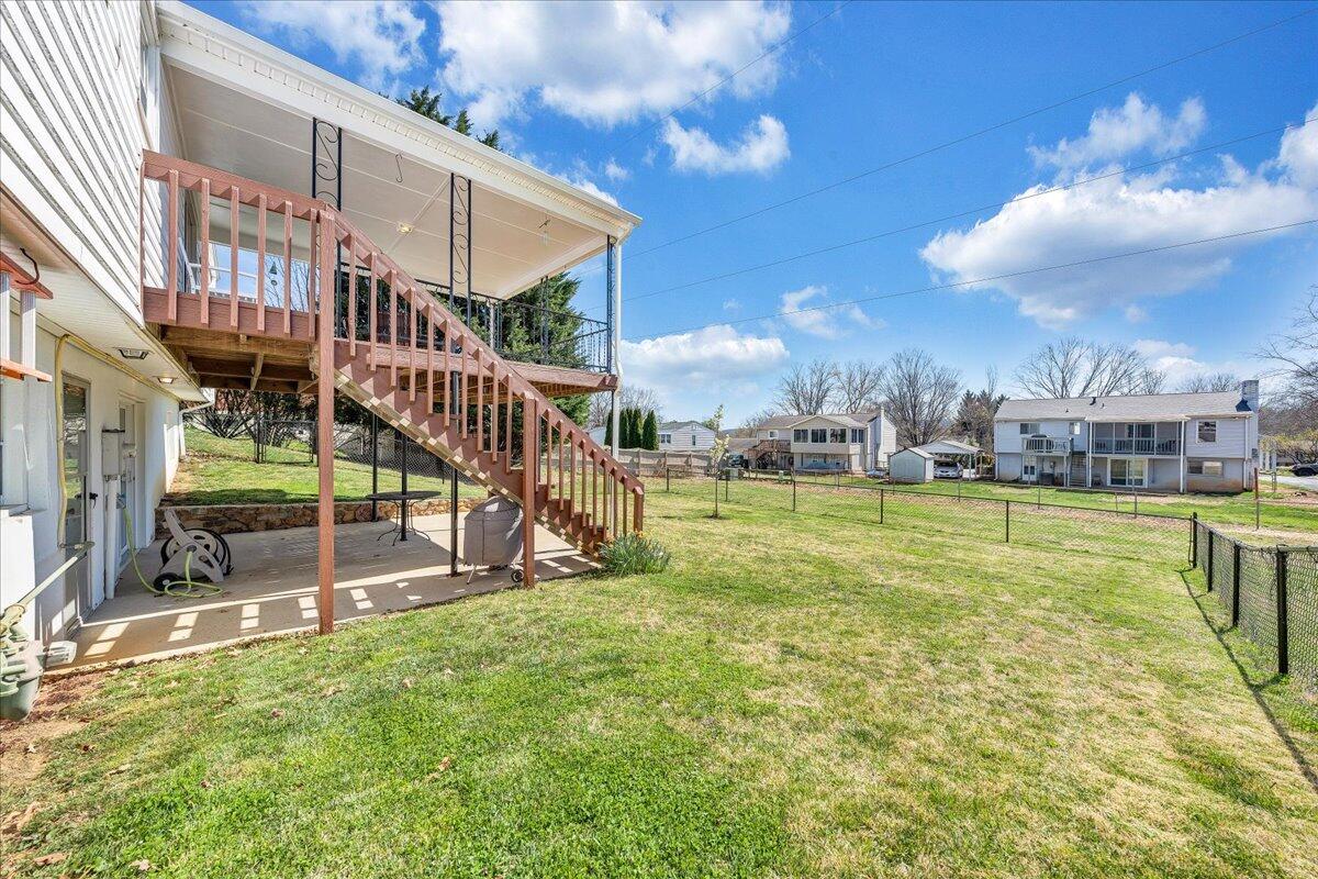 3923 St James CIR SW