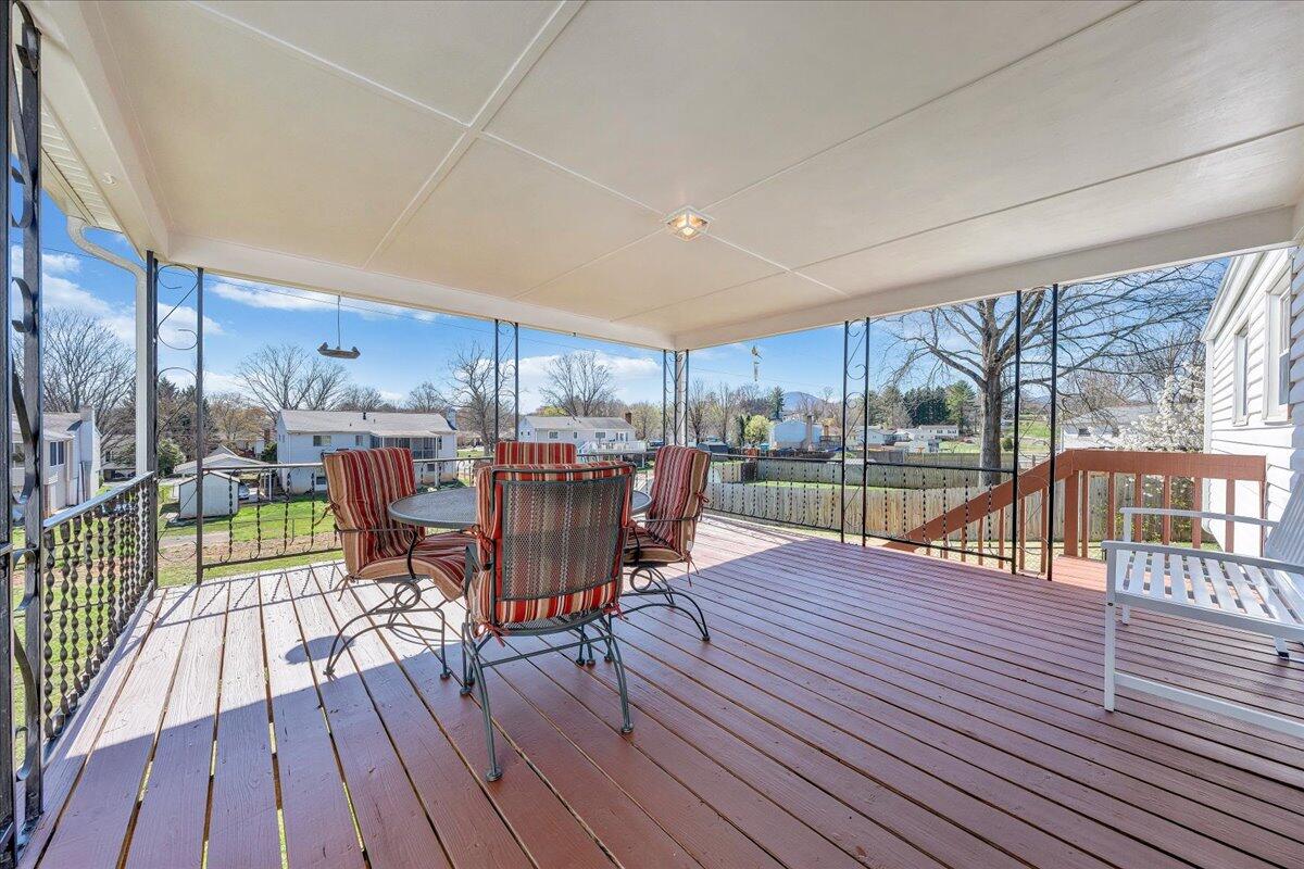 3923 St James CIR SW