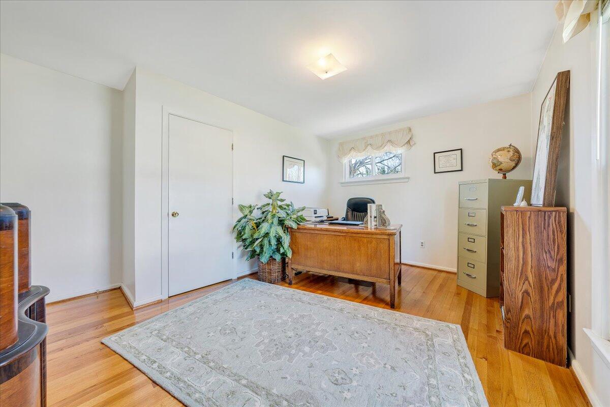 3923 St James CIR SW