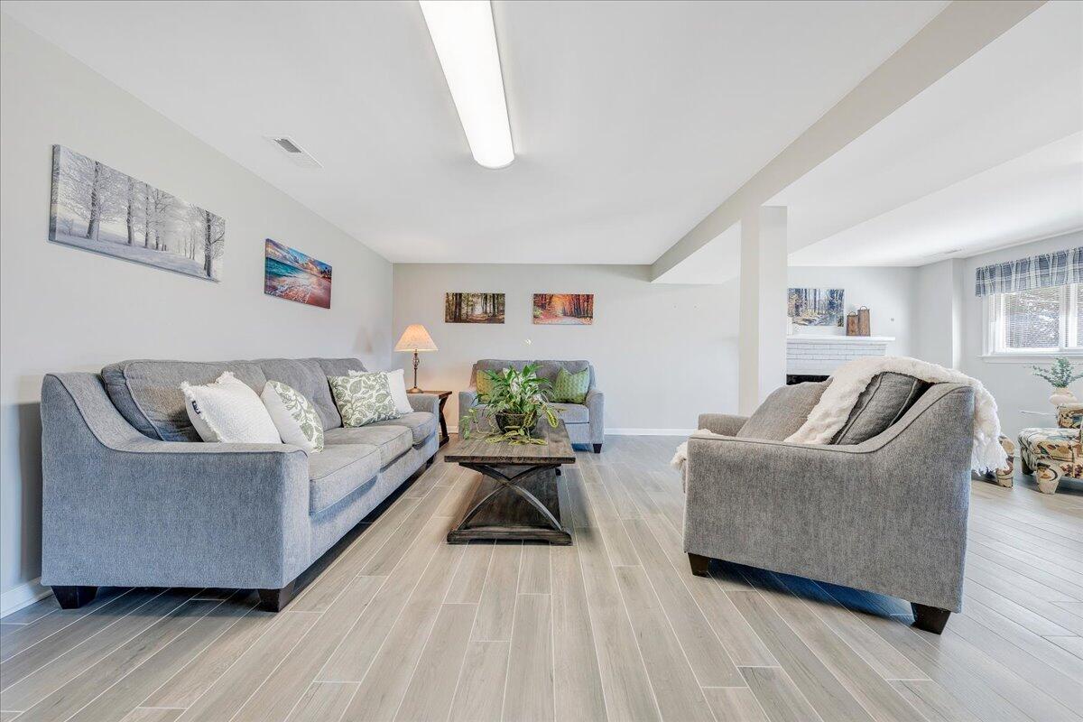 3923 St James CIR SW