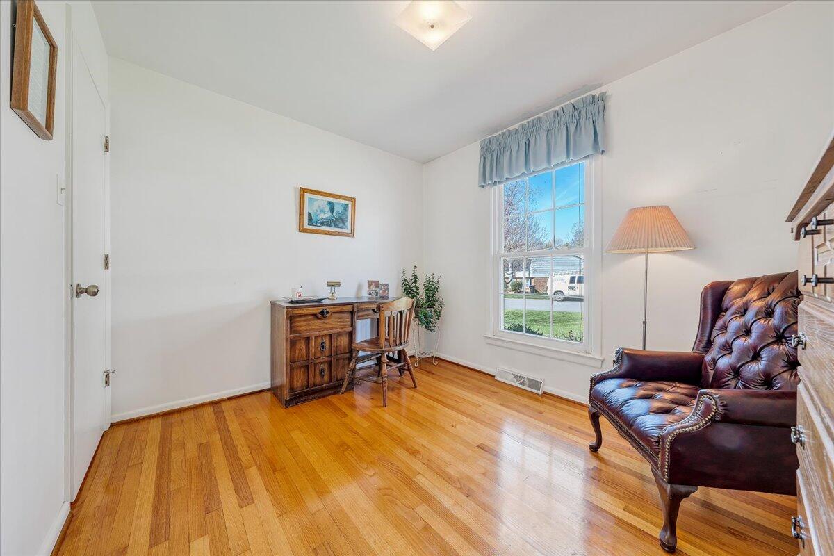 3923 St James CIR SW