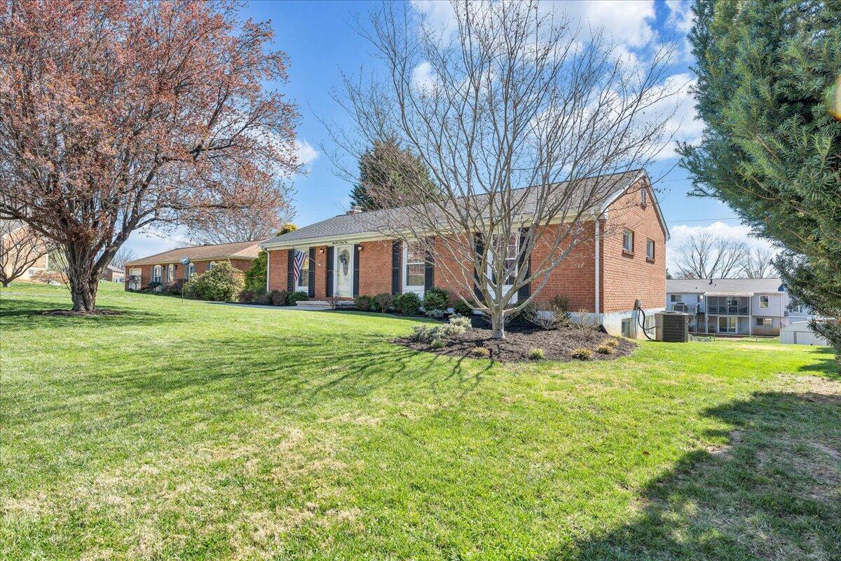 3923 St James CIR SW