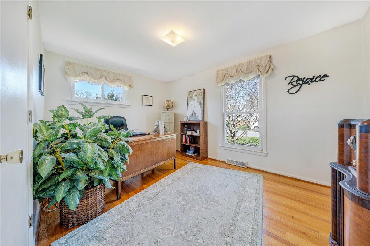 3923 St James CIR SW