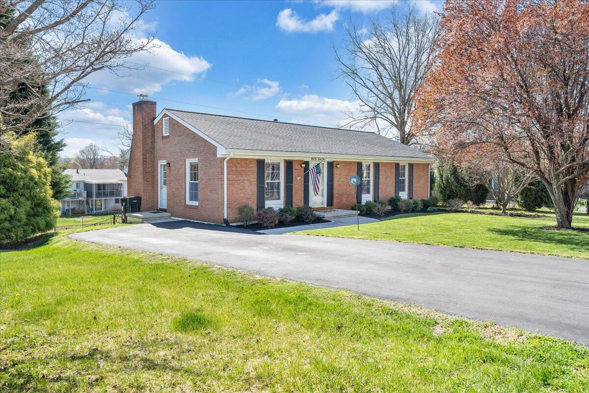 3923 St James CIR SW