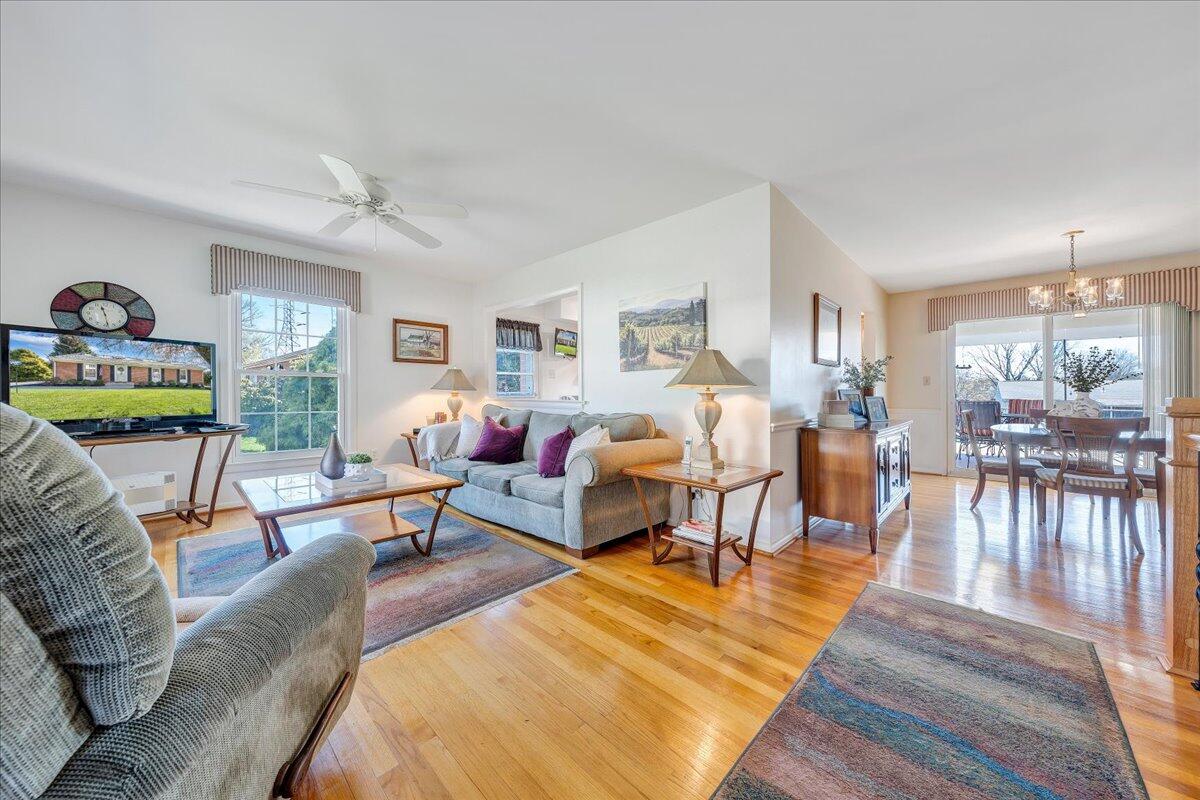 3923 St James CIR SW