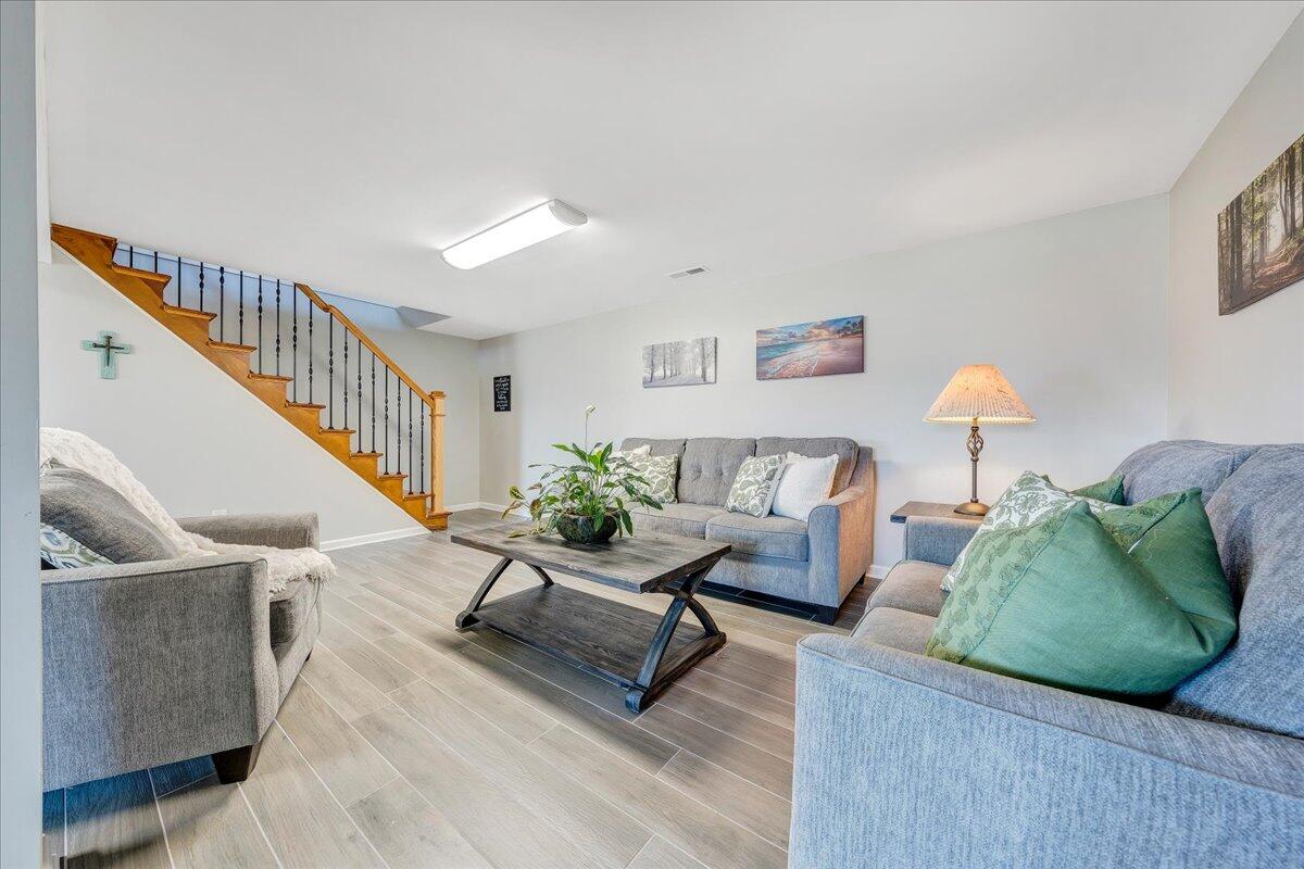 3923 St James CIR SW