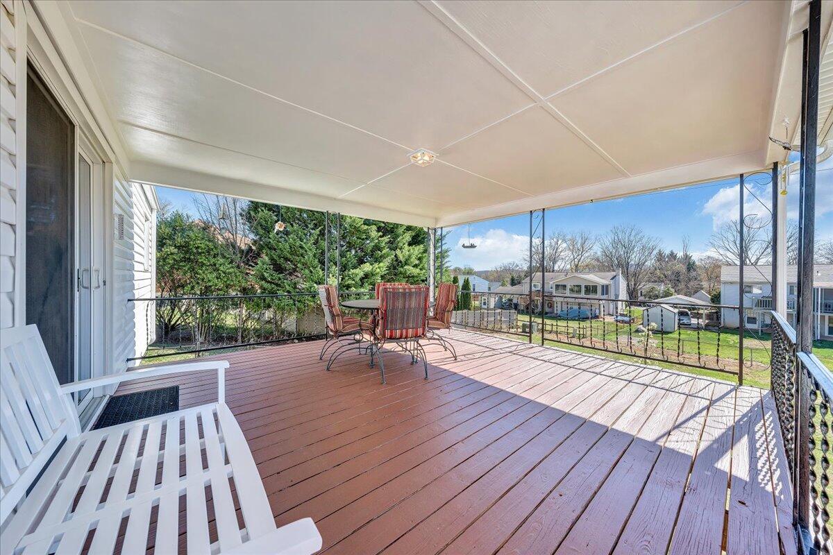 3923 St James CIR SW