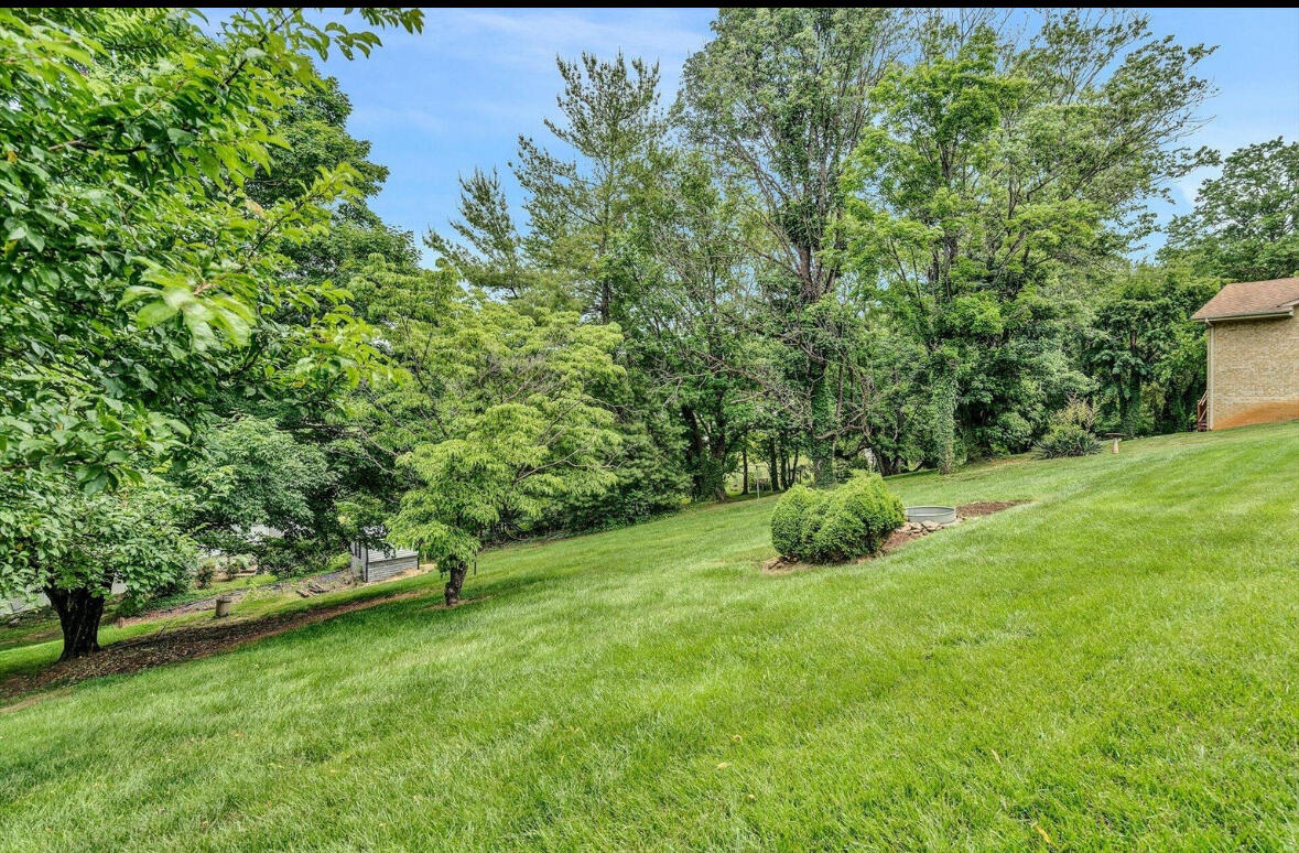 8126 Running Deer LN