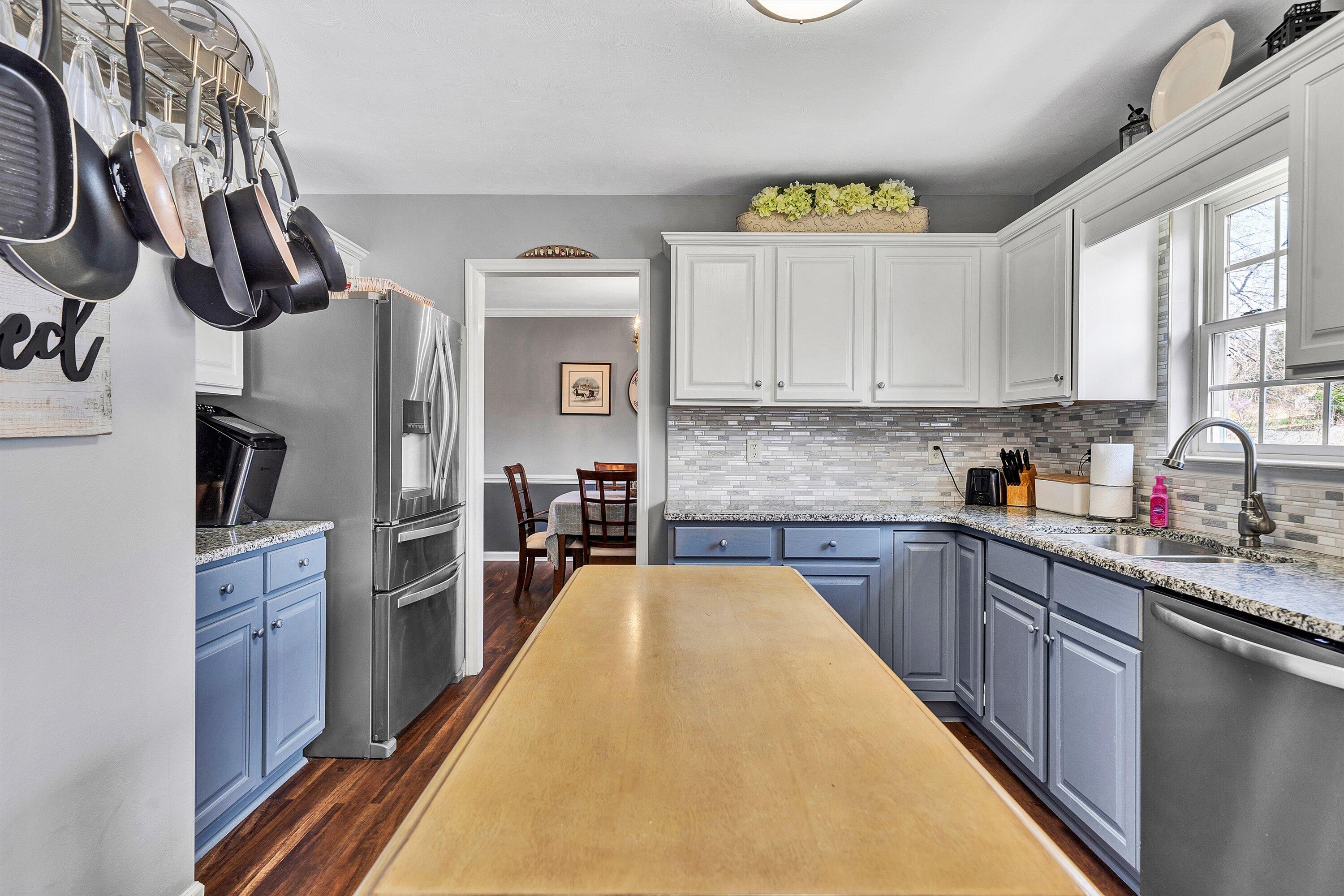 3129 Valley Stream DR