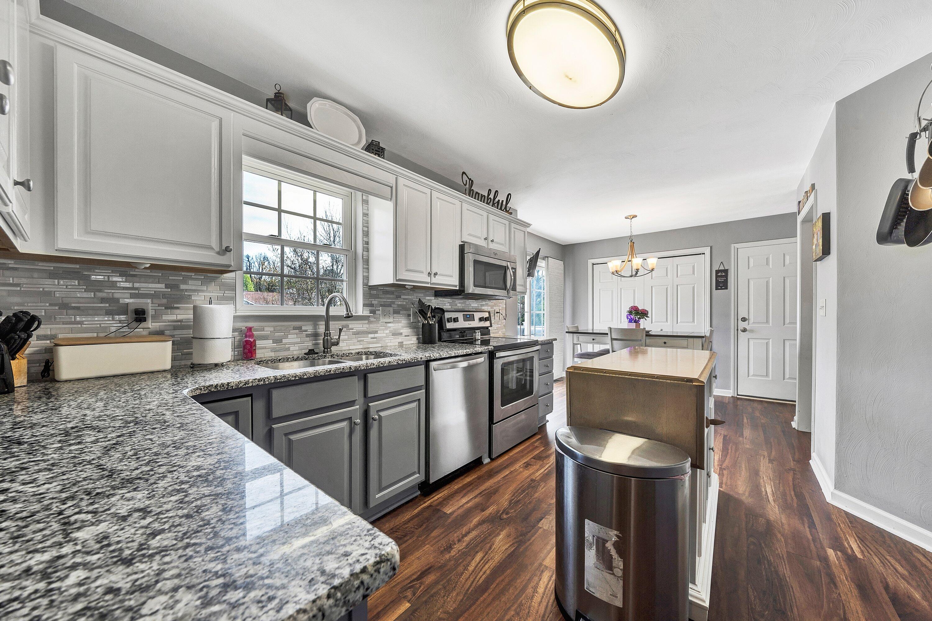 3129 Valley Stream DR