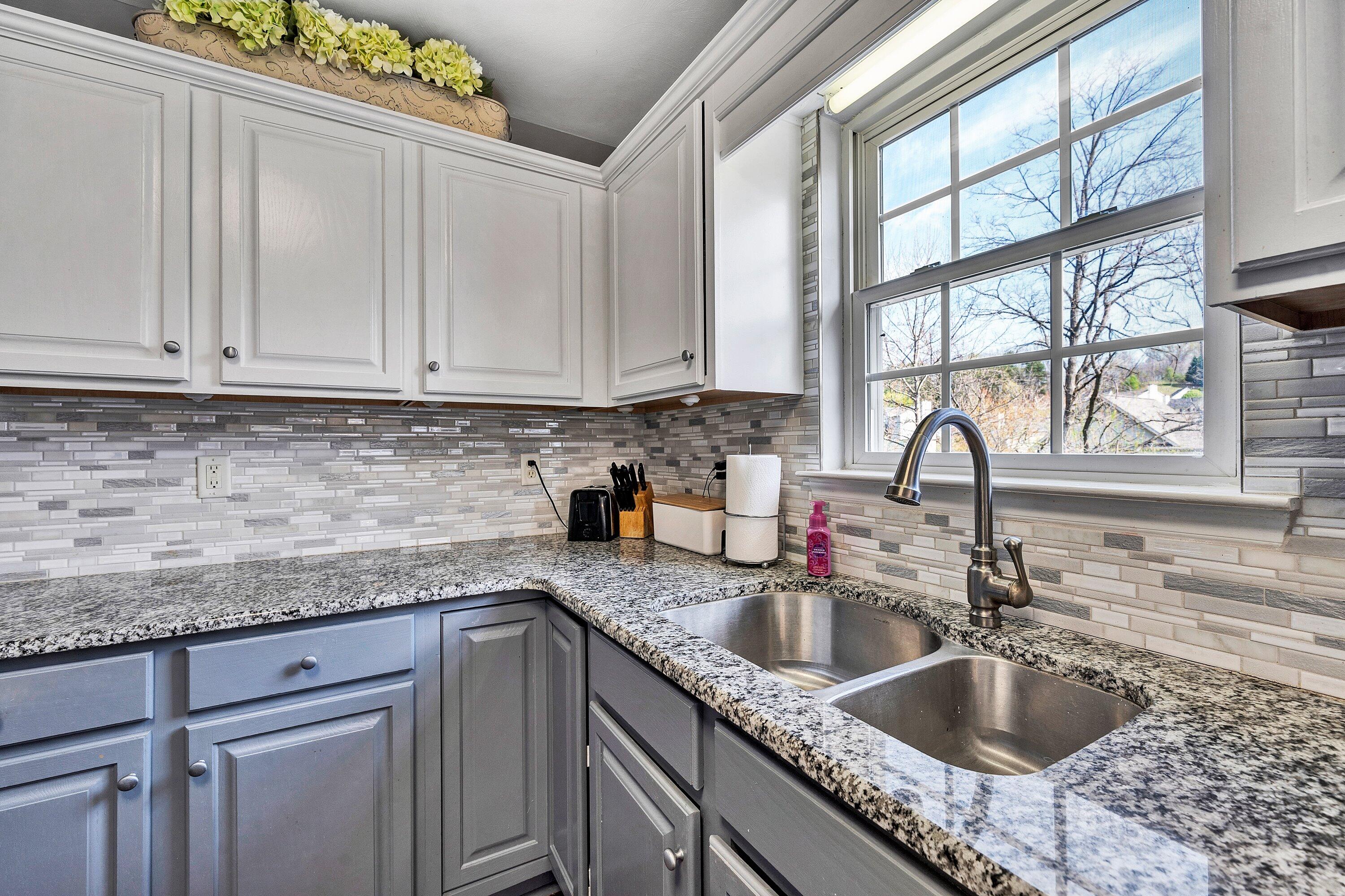 3129 Valley Stream DR