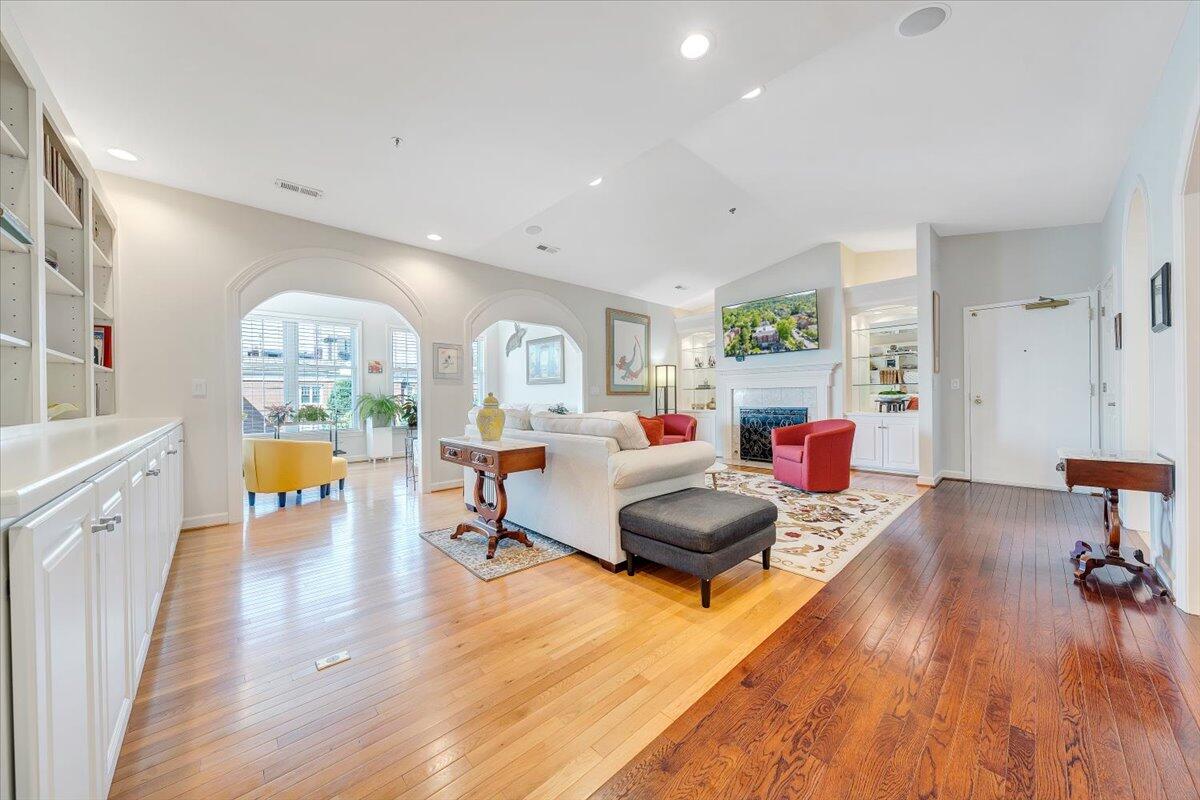 2208 S Jefferson ST Unit: 313