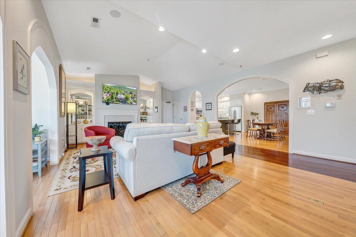 2208 S Jefferson ST Unit: 313